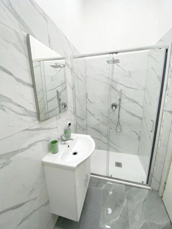 Domus Luigi Leone 2 Bed & Breakfast Naples